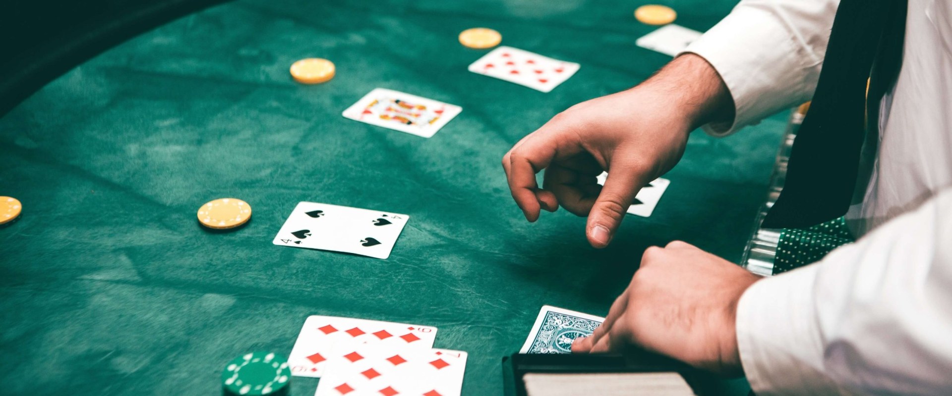 Bluffing Techniques: How to Master the Art of Deception in Online Poker